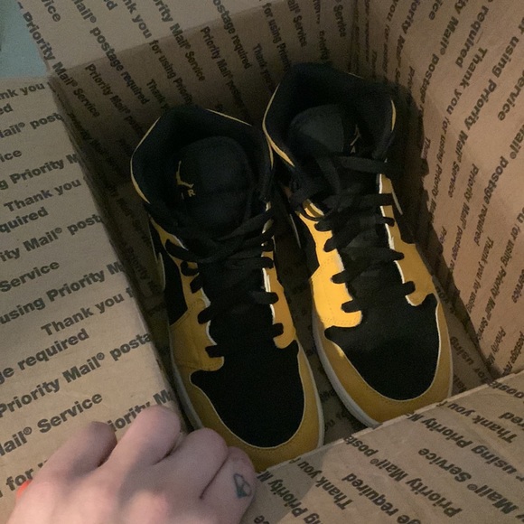 JORDANS 1 reverse Taxis - Men’s/Kids 7 woman’s 8.5 - Picture 3 of 7